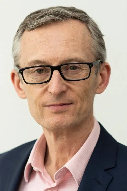 Fergus Walsh — personaje: Self - Host