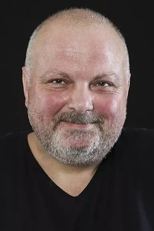 Ferhat Yılmaz interpretando a 