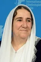 Kadir Ilter ha trabajado con Feride Gezer en 1 ocasiones