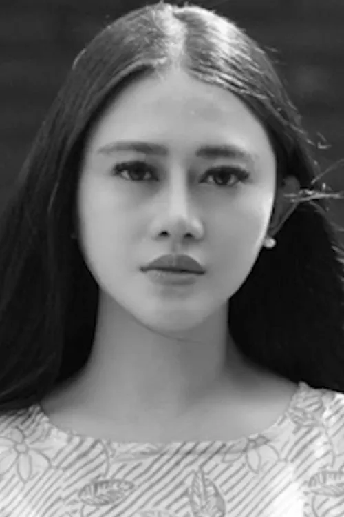 Ferly Halim interpretando a Ferly Pranata