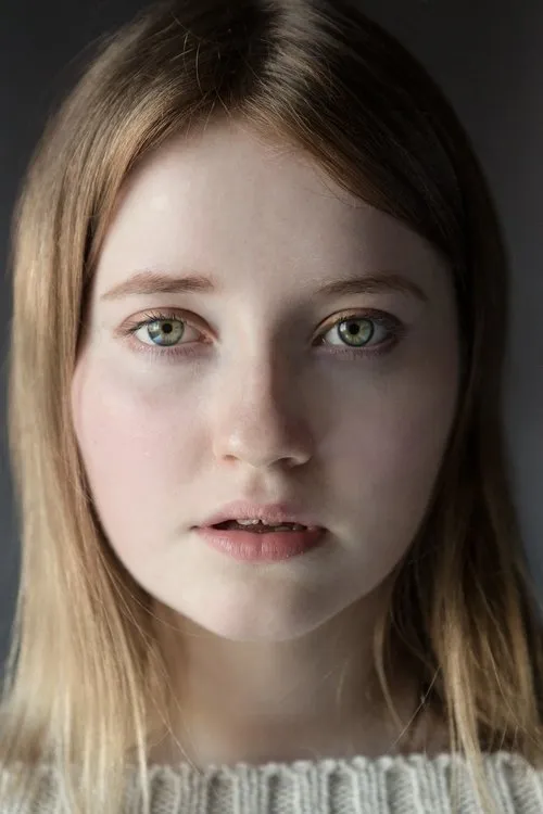 Fern Deacon — personaje: Lucy