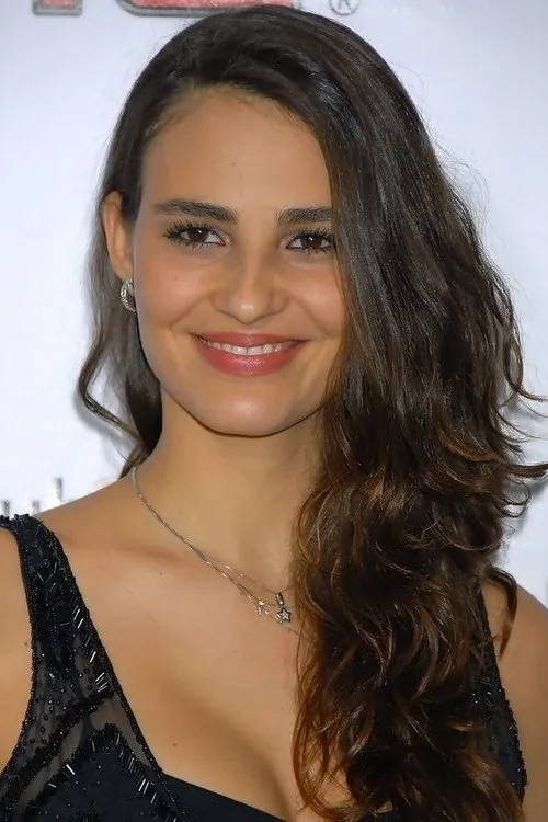 Danger Mouse ha trabajado con Fernanda Tavares en 2 ocasiones