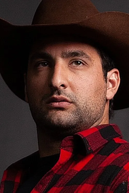 Fernando Lopez interpretando a 