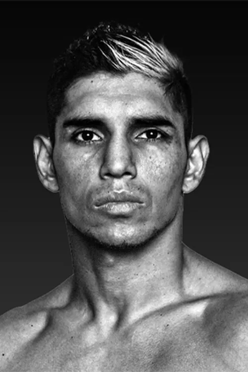 Fernando Martinez interpretando a Self