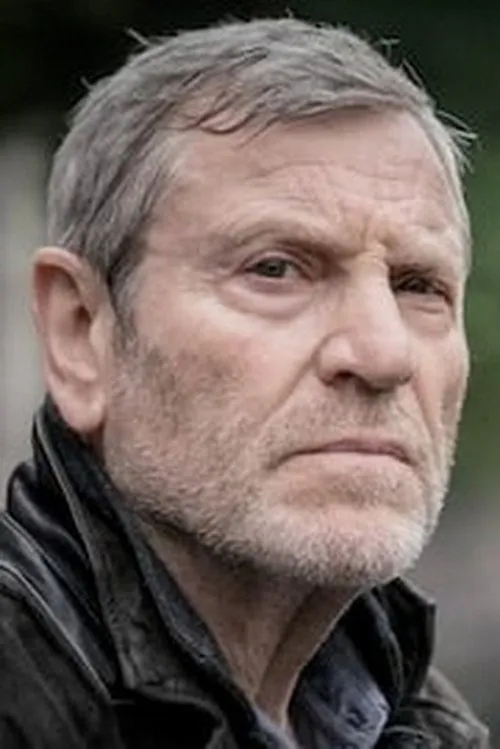 Ferruccio Viotti interpretando a Doctor David Logan