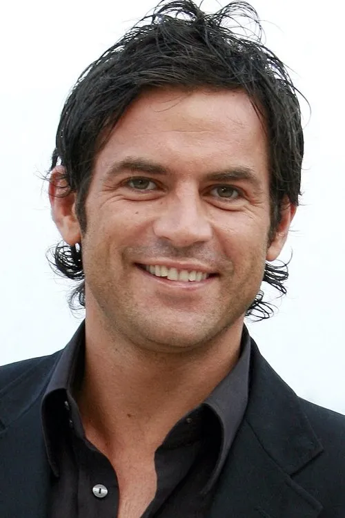 Filip Nikolic interpretando a Les 3 Cheminées