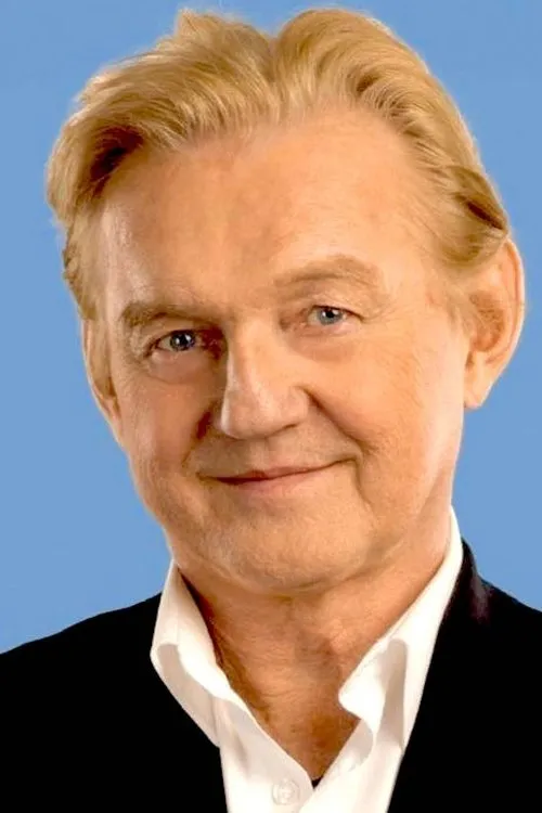 Finn Kalvik interpretando a Self (archive footage)