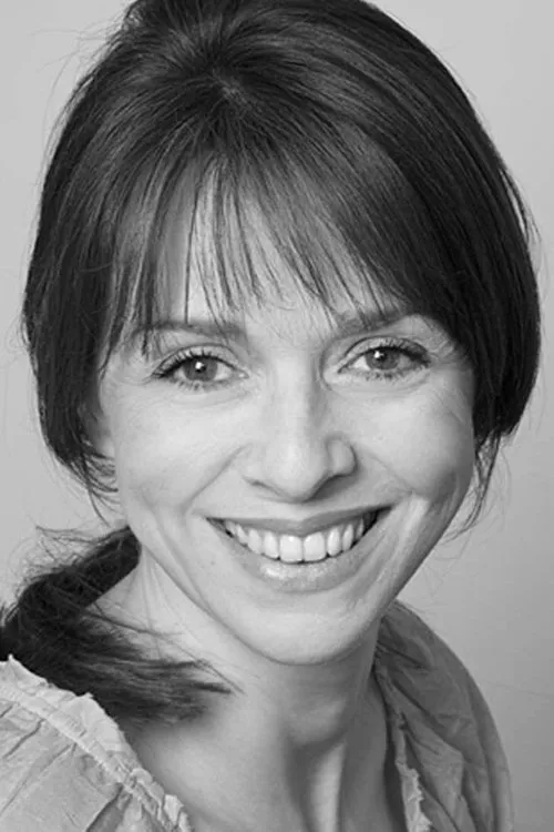 Fiona Bell interpretando a Josephine