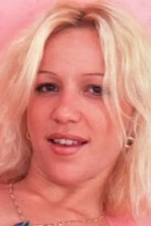 Fiona Evans interpretando a 