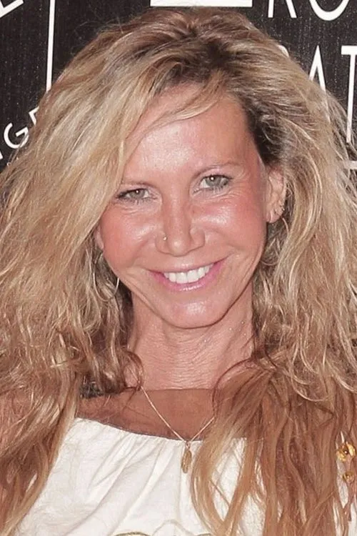 Fiona Gélin interpretando a Elisabeth Lafaurie