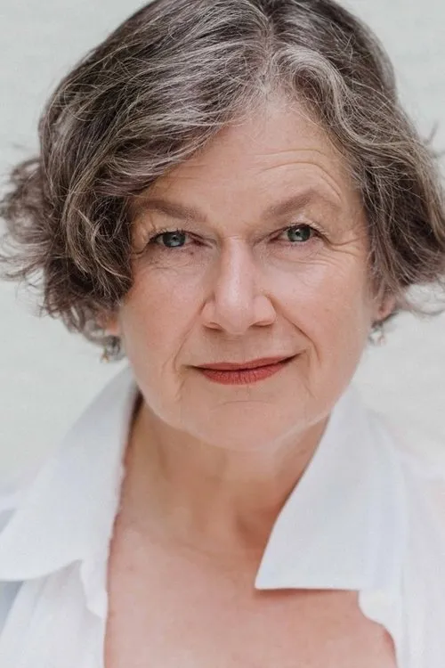 Fiona Press interpretando a Helen