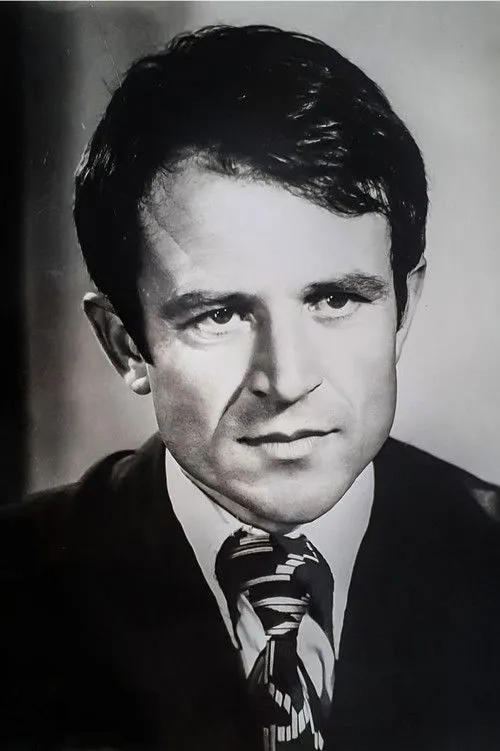 Fitim Makashi interpretando a Xani-anëtar i njëitit