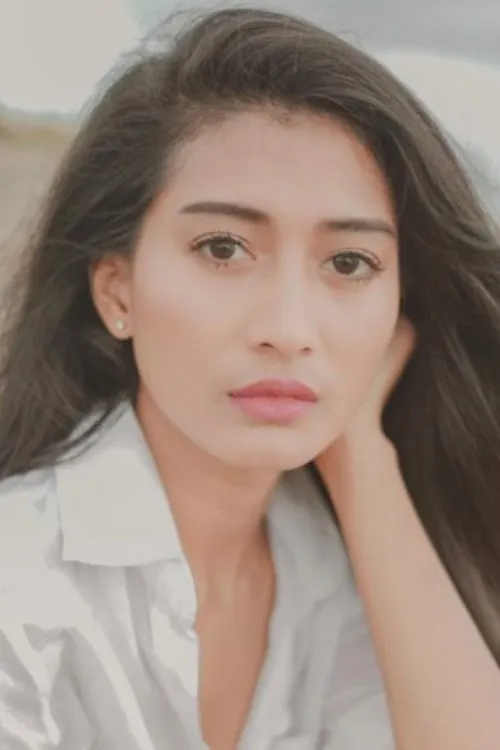 Fitrie Rachmadhina interpretando a Pacar Angga