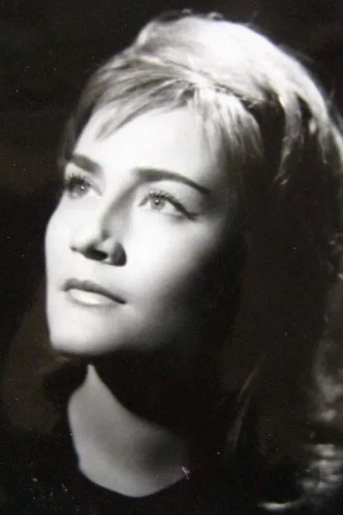 Flavia Buref interpretando a Iuliana