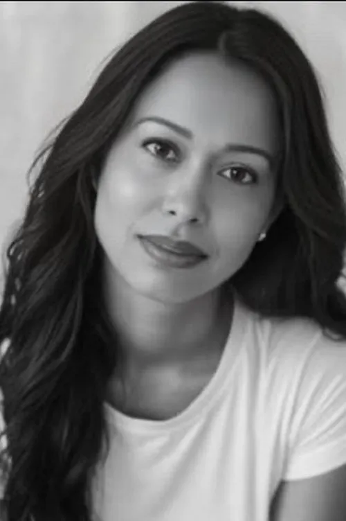 Flavia Fazenda interpretando a Woman