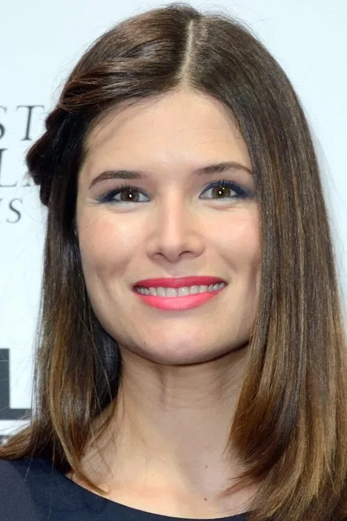 Flavie Péan interpretando a Mme Brunner