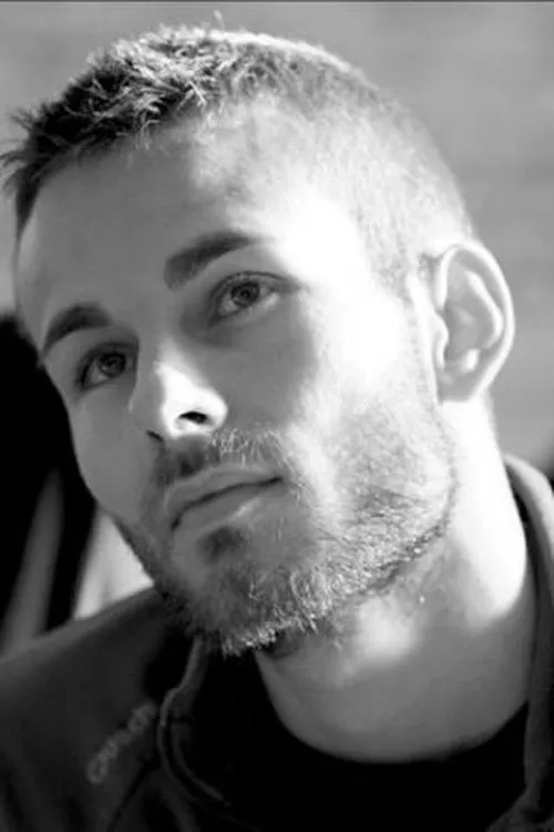 Harry Price ha trabajado con Flavien Esmieu en 2 ocasiones