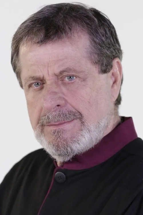 Flávio Galvão interpretando a Renato