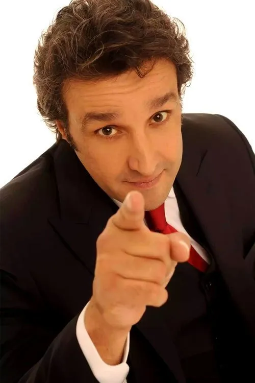 Flavio Insinna interpretando a Flavio