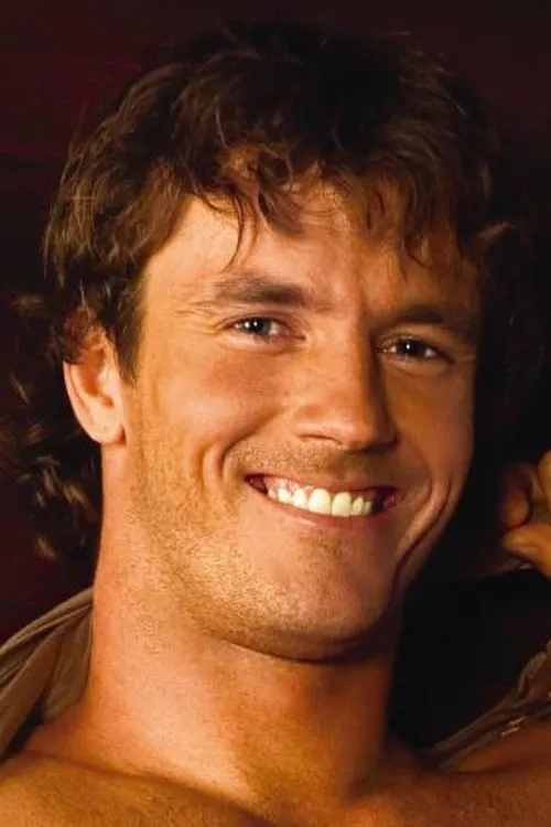 Flavio McAlistar interpretando a