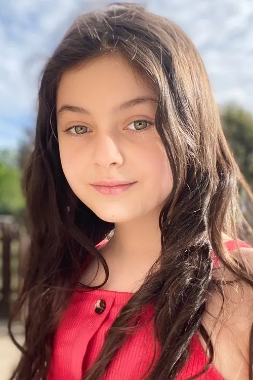 Fleur Tashjian — personaje: Iris Jones