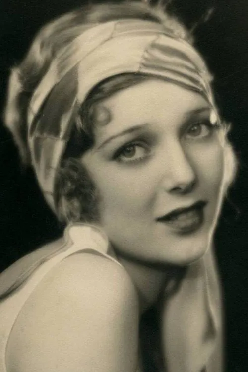 Flora Bramley interpretando a Doris Wrigmint