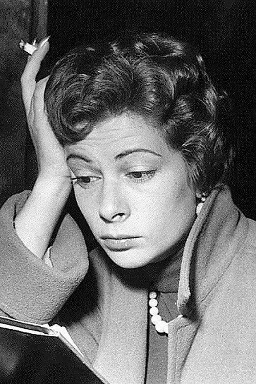 Flora Medini interpretando a Lady Elizabeth