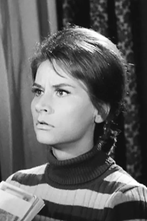 Floretta Zana interpretando a Melitta Komninou