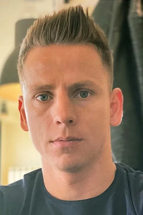 Florin Cardos interpretando a Self