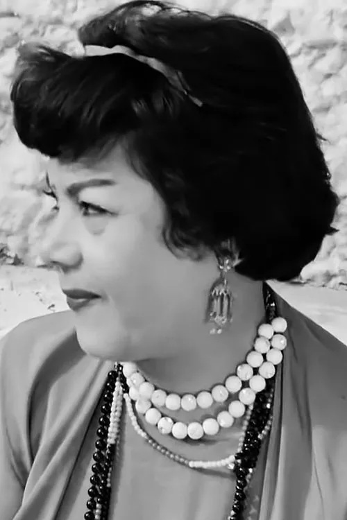 Fofo Louka interpretando a Paschalis' mother