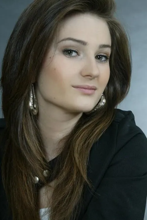 Fortesa Hoti — personaje: Roxana Nilsson