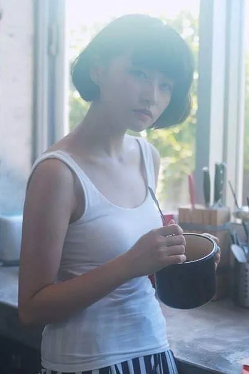 Fox Lee interpretando a 