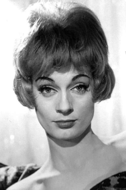 France Arnel interpretando a 