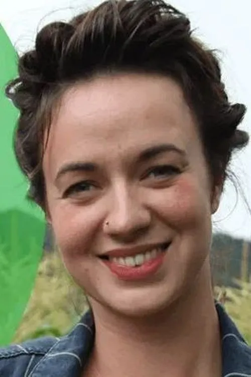 Frances Tophill — personaje: Presenter