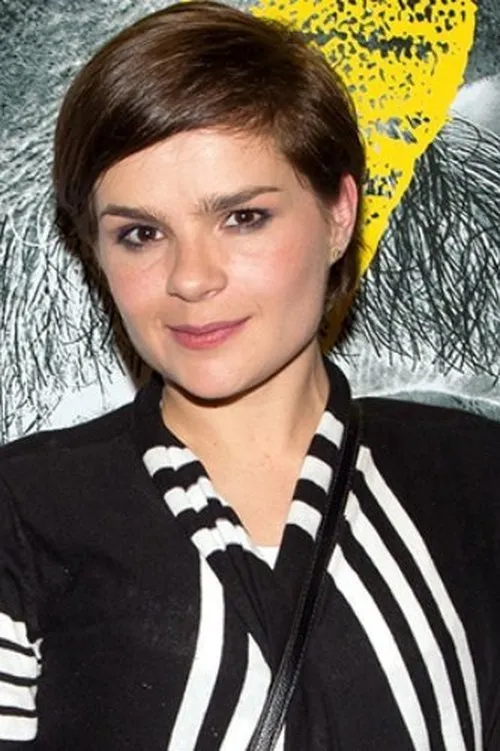 Francesca Guillén interpretando a Teresa