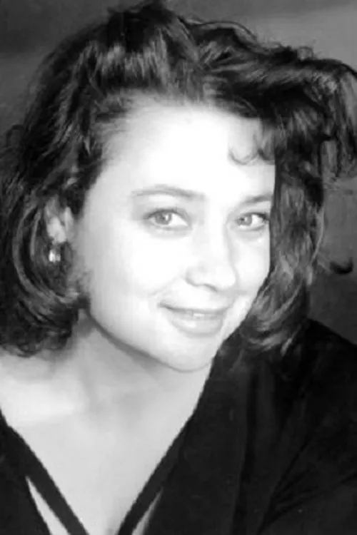 Francesca Ventura interpretando a Paola, segretaria di Sergio