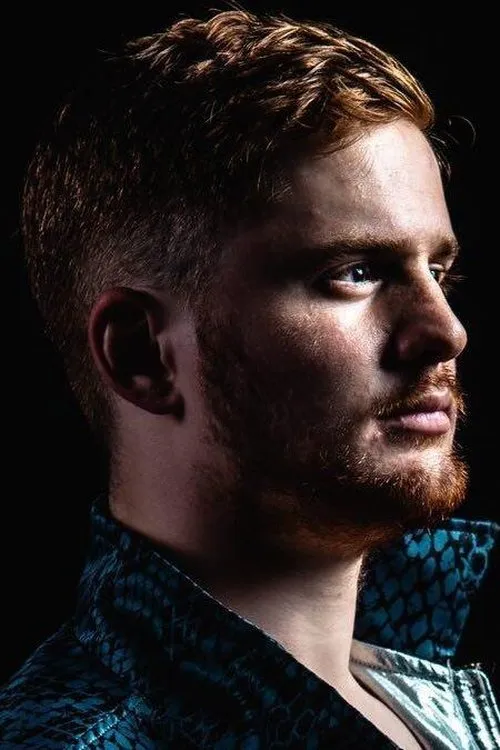 Francesco Akira Begnini interpretando a Francesco Akira