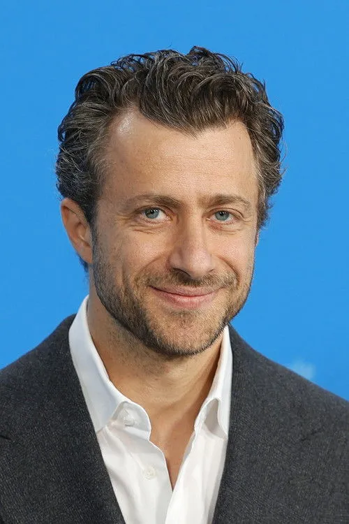 Francesco Carrozzini interpretando a Self