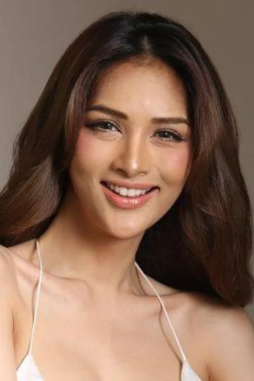 Francine Garcia interpretando a 