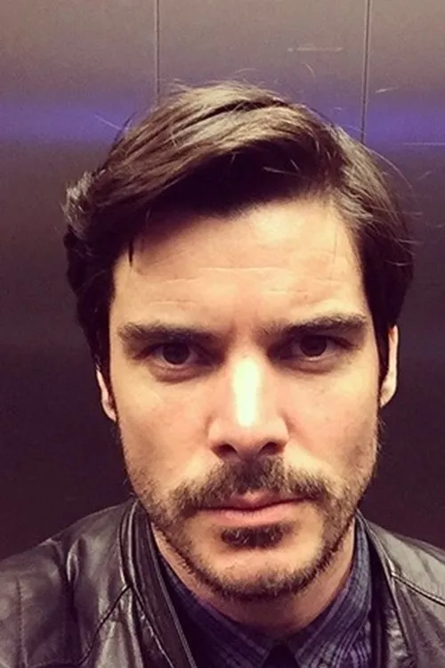 Francisco Donovan interpretando a 