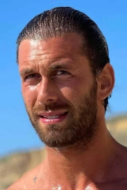 Francisco Macau en su biografía y filmografía