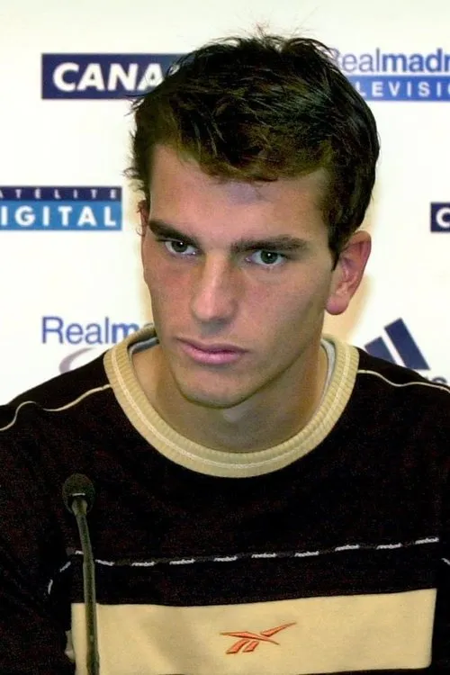 Francisco Pavón interpretando a Self (uncredited)