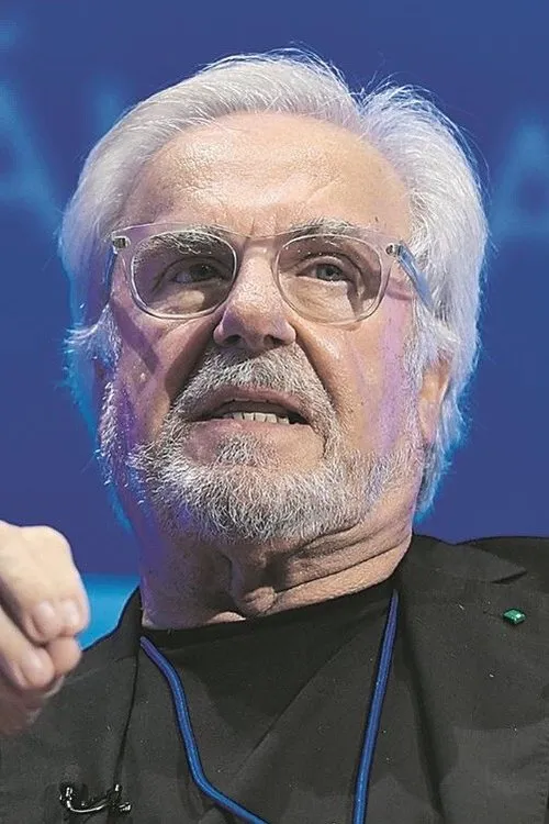 Francisco Simões interpretando a Himself