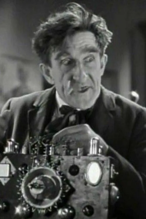 Frank Austin interpretando a Sandy McPherson