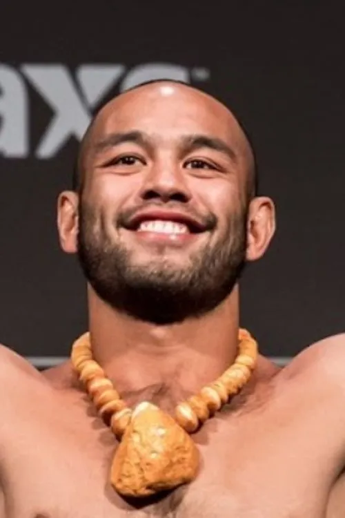 Frank Camacho interpretando a Self