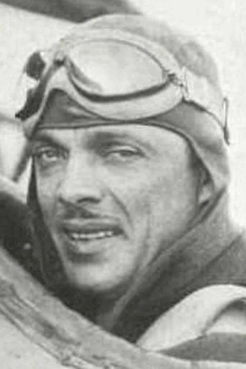 Frank Clarke interpretando a