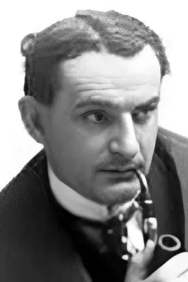 Frank Fanning interpretando a Tax Assessor