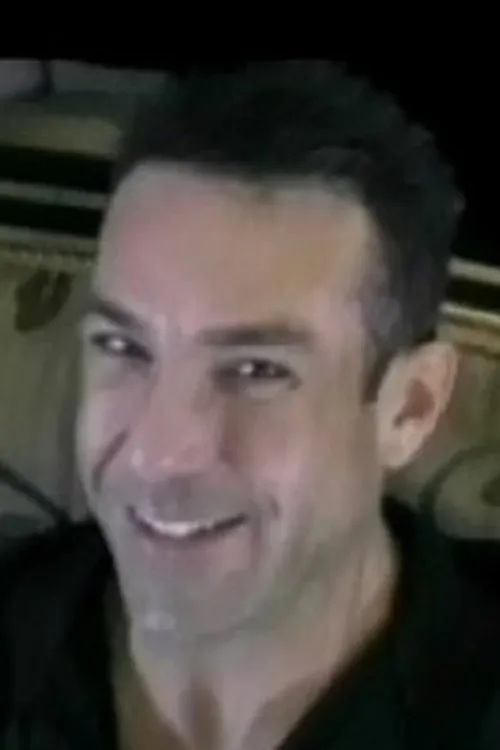 Frank Fortuna interpretando a 