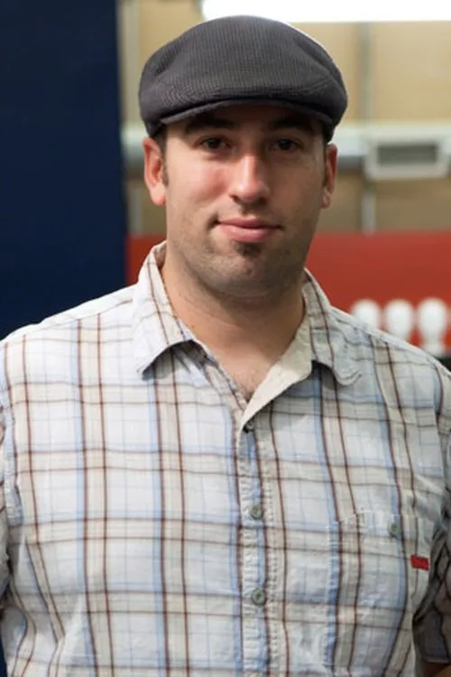 Frank Ippolito interpretando a Cop