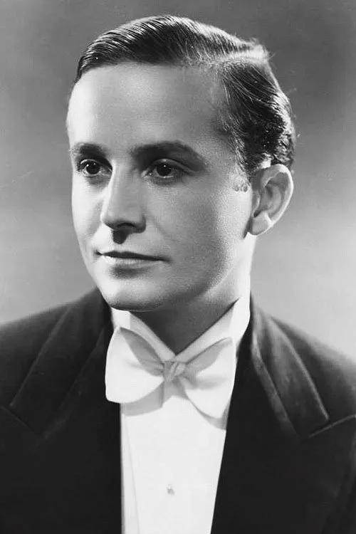 Frank Lawton interpretando a David Rowe